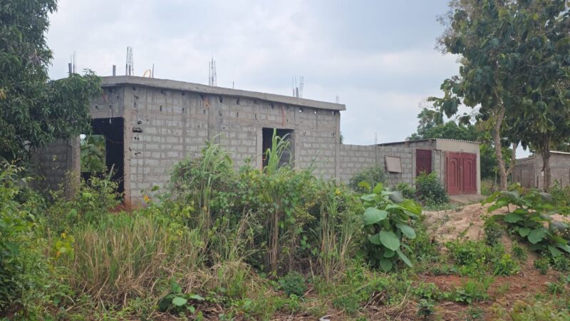 TERRAIN A VENDRE